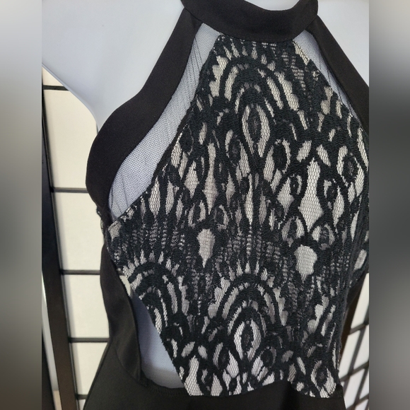 🖤🩶Black Lace Halter Dress - Picture 3 of 8